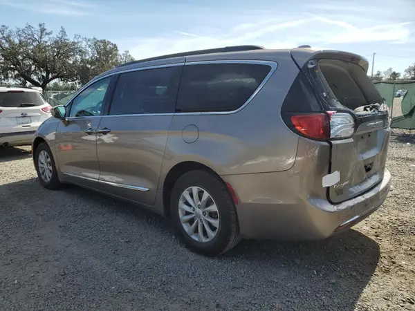 2C4RC1BG6HR613854 2017 CHRYSLER PACIFICA - Image 2