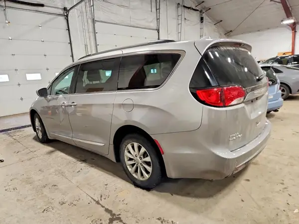 2C4RC1BG6HR621744 2017 CHRYSLER PACIFICA - Image 2