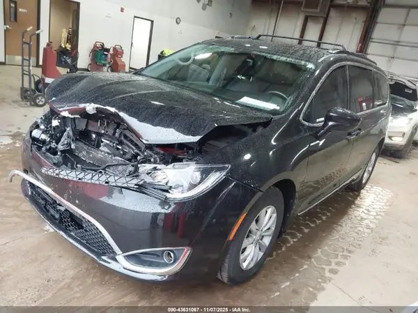 2C4RC1BG6HR635434 2017 CHRYSLER PACIFICA - Image 2
