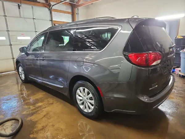 2C4RC1BG6HR635742 2017 CHRYSLER PACIFICA - Image 2