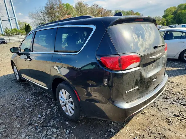 2C4RC1BG6HR642352 2017 CHRYSLER PACIFICA - Image 2