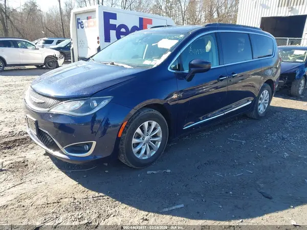 2C4RC1BG6HR648295 2017 CHRYSLER PACIFICA - Image 2