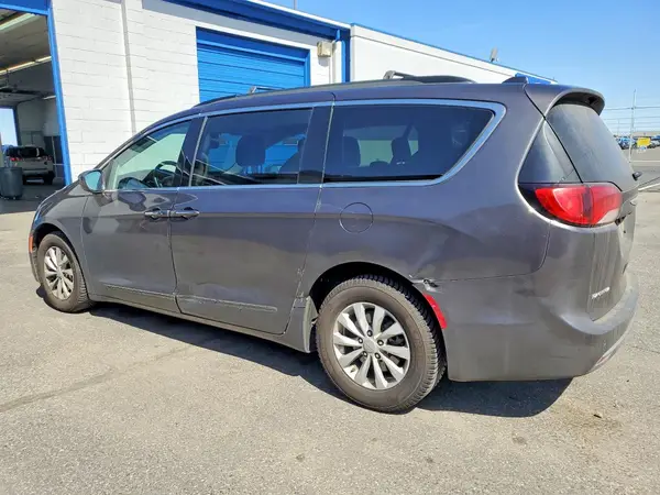 2C4RC1BG6HR654338 2017 CHRYSLER PACIFICA - Image 2