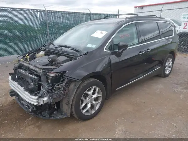 2C4RC1BG6HR654386 2017 CHRYSLER PACIFICA - Image 2