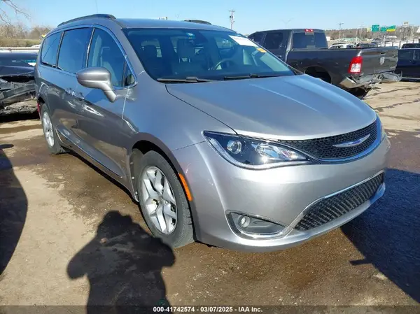 2C4RC1BG6HR667784 2017 CHRYSLER PACIFICA - Image 1