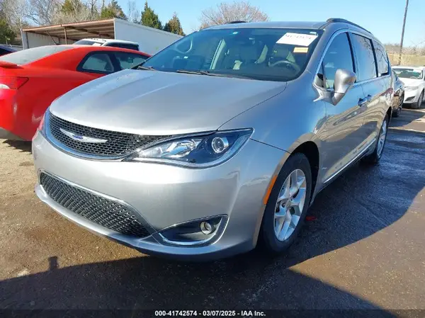 2C4RC1BG6HR667784 2017 CHRYSLER PACIFICA - Image 2