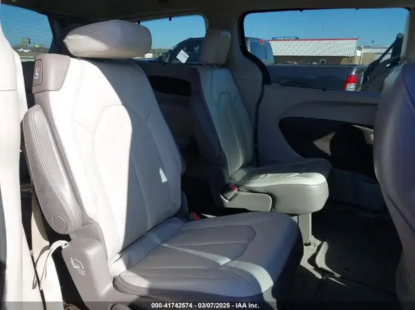 2C4RC1BG6HR667784 2017 CHRYSLER PACIFICA - Image 8