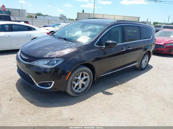 2C4RC1BG6HR668028 2017 CHRYSLER PACIFICA - Image 2
