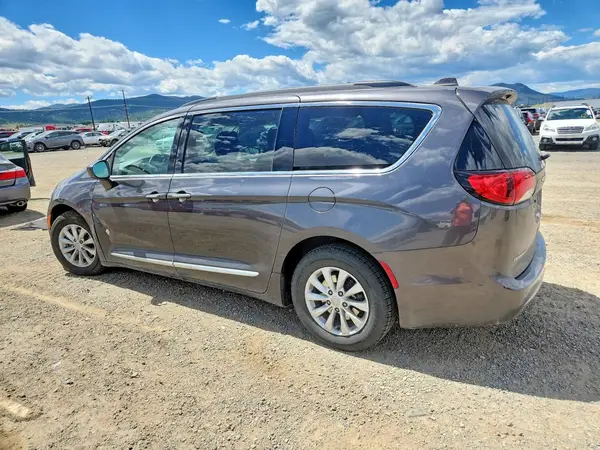 2C4RC1BG6HR688005 2017 CHRYSLER PACIFICA - Image 2