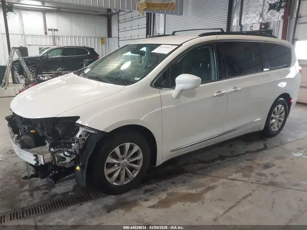 2C4RC1BG6HR702307 2017 CHRYSLER PACIFICA - Image 2