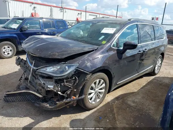 2C4RC1BG6HR704915 2017 CHRYSLER PACIFICA - Image 2
