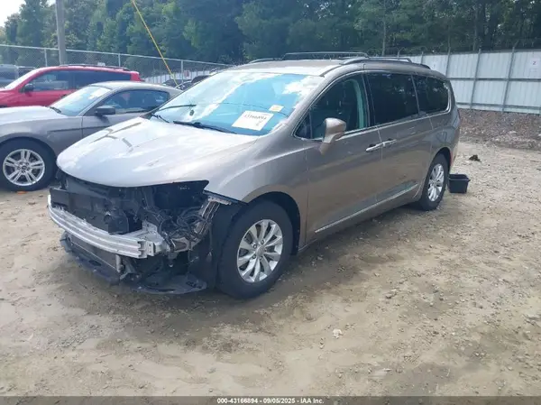 2C4RC1BG6HR705336 2017 CHRYSLER PACIFICA - Image 2