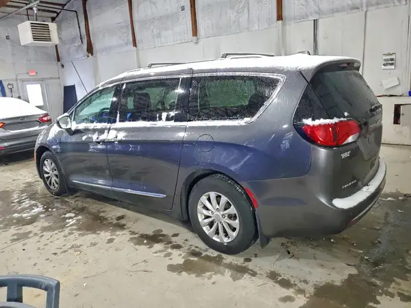2C4RC1BG6HR705563 2017 CHRYSLER PACIFICA - Image 2