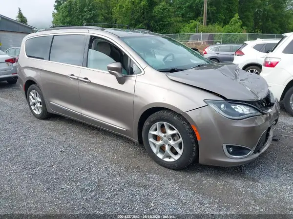 2C4RC1BG6HR708284 2017 CHRYSLER PACIFICA - Image 1
