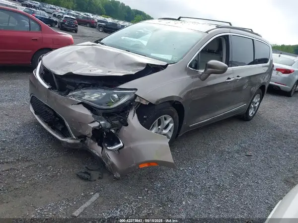 2C4RC1BG6HR708284 2017 CHRYSLER PACIFICA - Image 2
