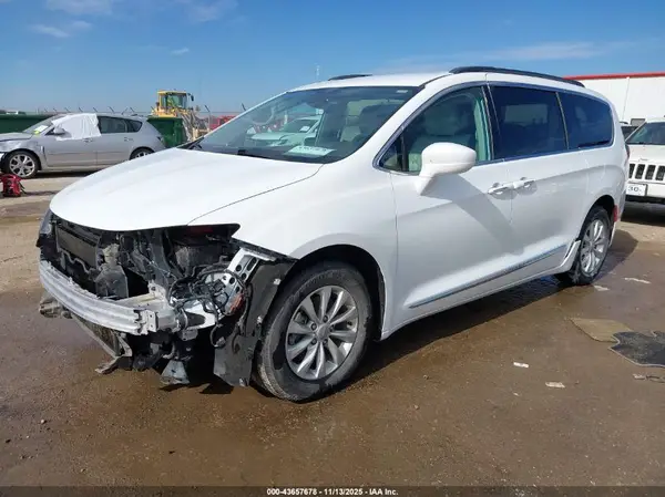 2C4RC1BG6HR719981 2017 CHRYSLER PACIFICA - Image 2