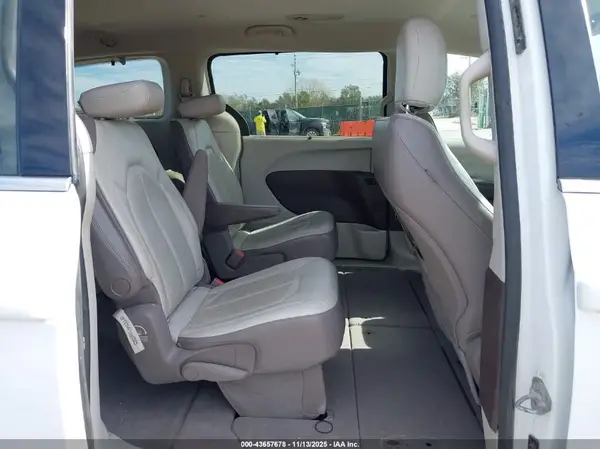 2C4RC1BG6HR719981 2017 CHRYSLER PACIFICA - Image 8