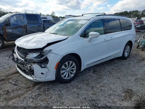 2C4RC1BG6HR720659 2017 CHRYSLER PACIFICA - Image 2