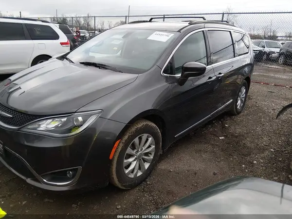 2C4RC1BG6HR739034 2017 CHRYSLER PACIFICA - Image 2