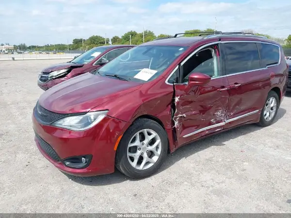 2C4RC1BG6HR739602 2017 CHRYSLER PACIFICA - Image 2