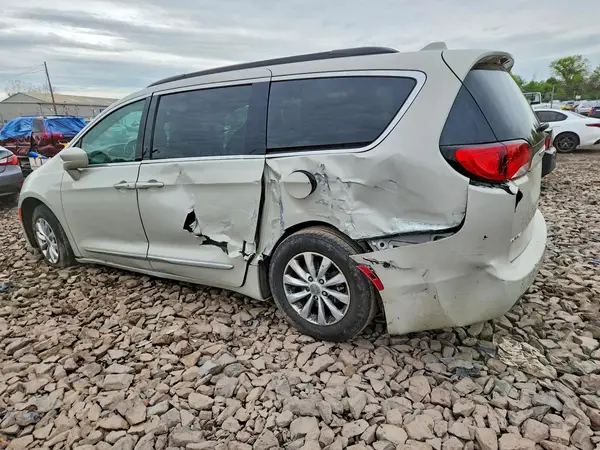 2C4RC1BG6HR739745 2017 CHRYSLER PACIFICA - Image 2