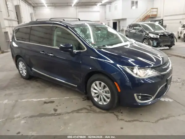 2C4RC1BG6HR745254 2017 CHRYSLER PACIFICA - Image 1