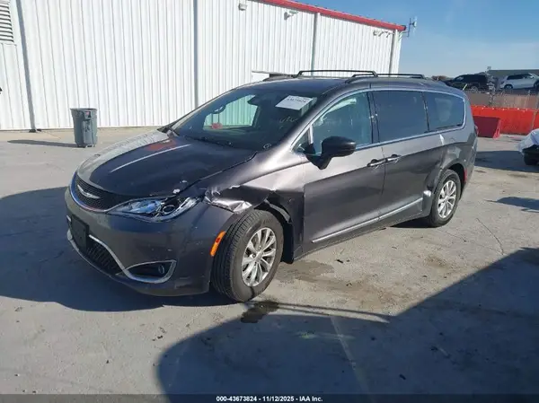2C4RC1BG6HR745464 2017 CHRYSLER PACIFICA - Image 2