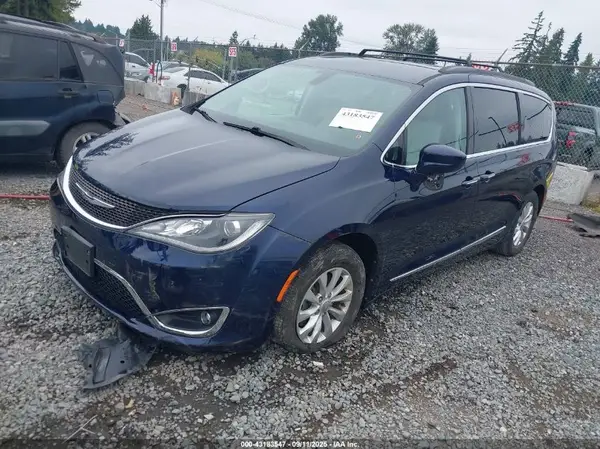 2C4RC1BG6HR747568 2017 CHRYSLER PACIFICA - Image 2