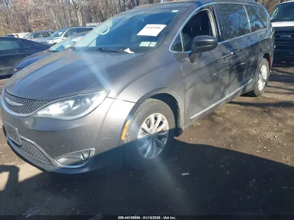 2C4RC1BG6HR805243 2017 CHRYSLER PACIFICA - Image 2