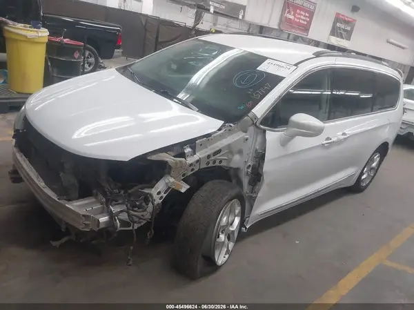 2C4RC1BG6HR810393 2017 CHRYSLER PACIFICA - Image 2