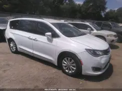 2C4RC1BG6HR810605 2017 CHRYSLER PACIFICA