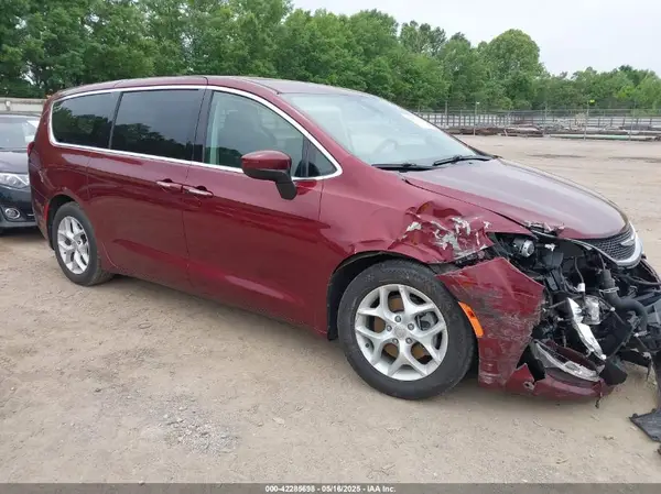 2C4RC1BG6HR811205 2017 CHRYSLER PACIFICA - Image 1