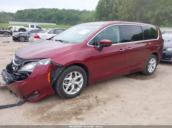 2C4RC1BG6HR811205 2017 CHRYSLER PACIFICA - Image 2