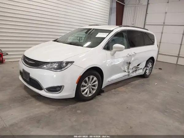 2C4RC1BG6HR837836 2017 CHRYSLER PACIFICA - Image 2