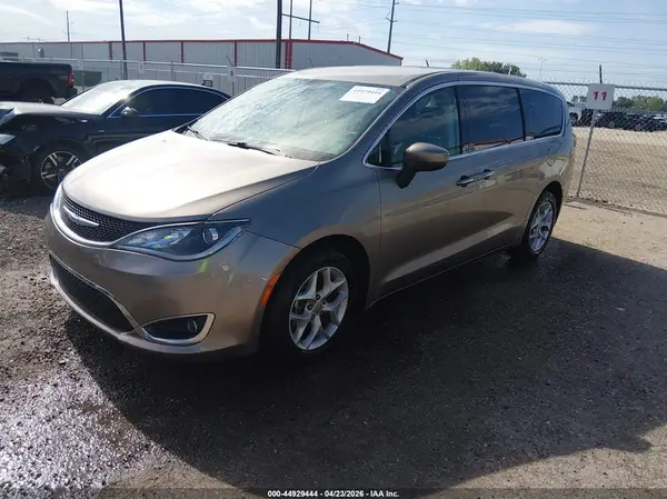 2C4RC1BG6HR844916 2017 CHRYSLER PACIFICA - Image 2