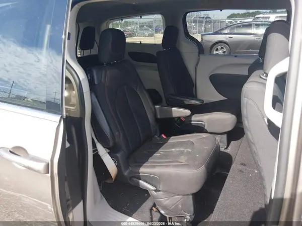 2C4RC1BG6HR844916 2017 CHRYSLER PACIFICA - Image 8