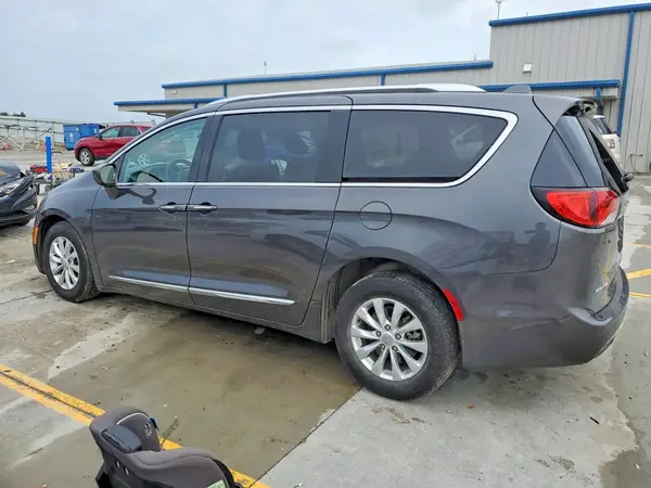 2C4RC1BG6JR110475 2018 CHRYSLER PACIFICA - Image 2