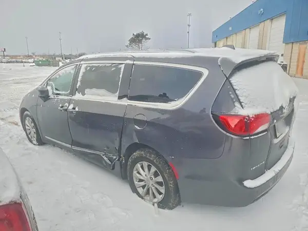 2C4RC1BG6JR114946 2018 CHRYSLER PACIFICA - Image 2