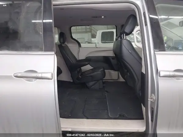 2C4RC1BG6JR119225 2018 CHRYSLER PACIFICA - Image 8