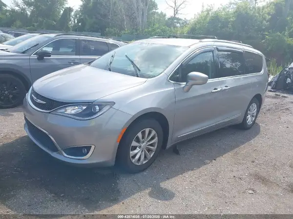 2C4RC1BG6JR119564 2018 CHRYSLER PACIFICA - Image 2