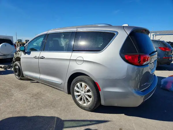 2C4RC1BG6JR120858 2018 CHRYSLER PACIFICA - Image 2