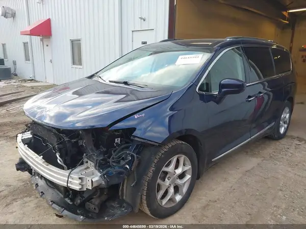 2C4RC1BG6JR121105 2018 CHRYSLER PACIFICA - Image 2
