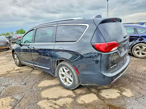 2C4RC1BG6JR123047 2018 CHRYSLER PACIFICA - Image 2