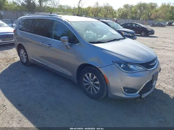 2C4RC1BG6JR128698 2018 CHRYSLER PACIFICA - Image 1