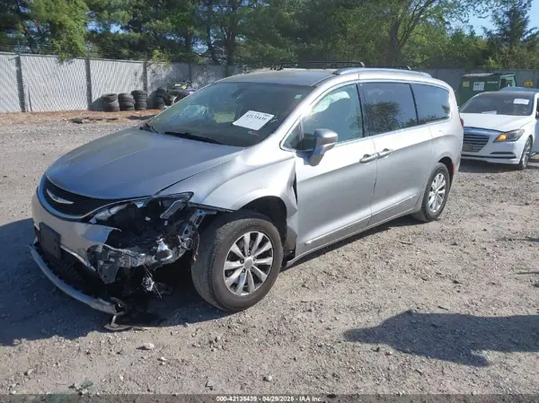 2C4RC1BG6JR128698 2018 CHRYSLER PACIFICA - Image 2