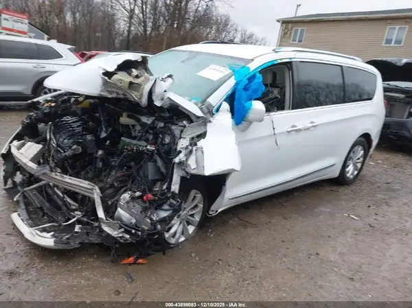 2C4RC1BG6JR143816 2018 CHRYSLER PACIFICA - Image 2