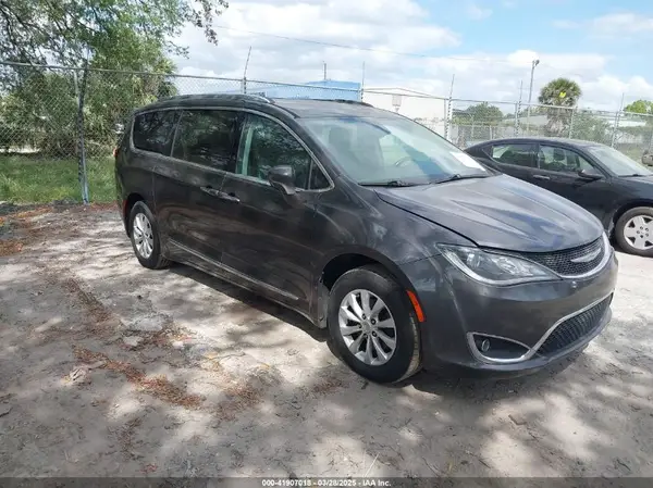 2C4RC1BG6JR149535 2018 CHRYSLER PACIFICA - Image 1