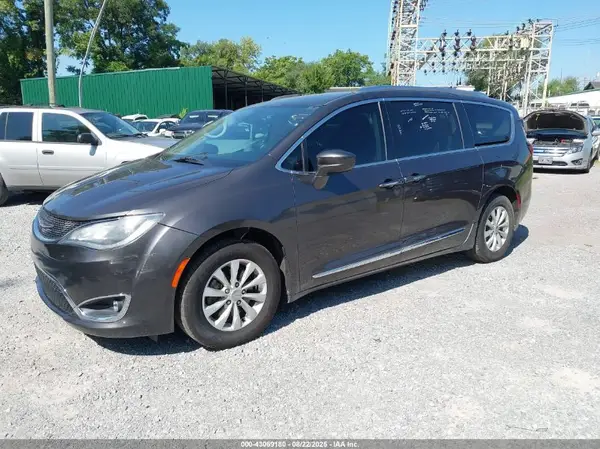 2C4RC1BG6JR152015 2018 CHRYSLER PACIFICA - Image 2
