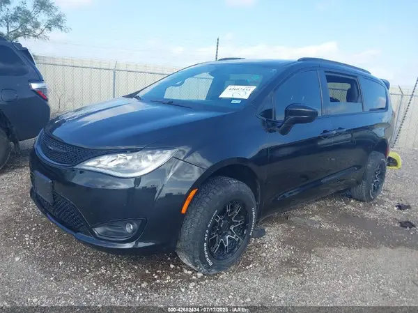 2C4RC1BG6JR158865 2018 CHRYSLER PACIFICA - Image 2