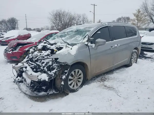 2C4RC1BG6JR192983 2018 CHRYSLER PACIFICA - Image 2